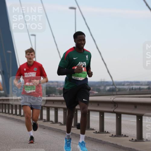 03.10.2025 - Köhlbrandbrückenlauf Jannik Wohlers http://msf.ph/oto/9135635 03.10.2025 15:24:18 Position 1 28, 247, 7342, 9632 meine-sportfotos.de