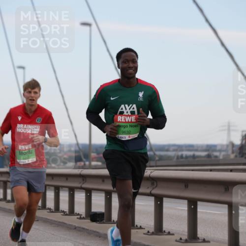 03.10.2025 - Köhlbrandbrückenlauf Jannik Wohlers http://msf.ph/oto/9135670 03.10.2025 15:24:18 Position 1 247, 7342, 9632 meine-sportfotos.de