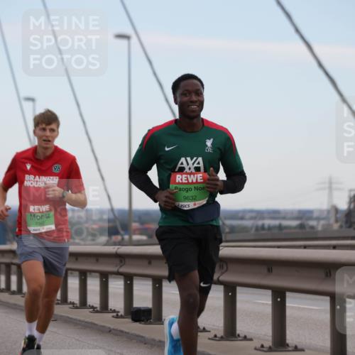 03.10.2025 - Köhlbrandbrückenlauf Jannik Wohlers http://msf.ph/oto/9135675 03.10.2025 15:24:18 Position 1 247, 7342, 98, 9632 meine-sportfotos.de