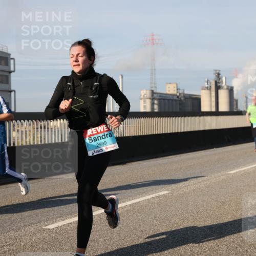 03.10.2025 - Köhlbrandbrückenlauf Lena Gebhardt http://msf.ph/oto/9135683 03.10.2025 09:53:42 Position 2 2939 meine-sportfotos.de