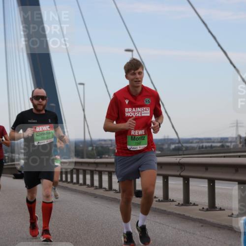 03.10.2025 - Köhlbrandbrückenlauf Jannik Wohlers http://msf.ph/oto/9135733 03.10.2025 15:24:19 Position 1 7067, 96, 9632, 7259, 247, 7342 meine-sportfotos.de