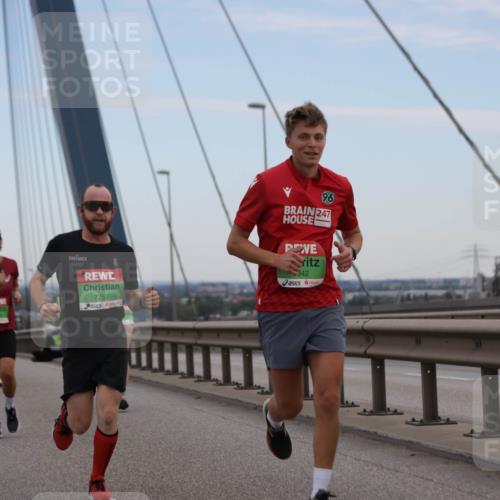 03.10.2025 - Köhlbrandbrückenlauf Jannik Wohlers http://msf.ph/oto/9135746 03.10.2025 15:24:20 Position 1 96, 7057, 7259, 247, 342 meine-sportfotos.de