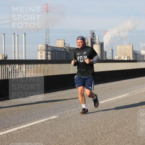 03.10.2025 - Köhlbrandbrückenlauf Lena Gebhardt http://msf.ph/oto/9135792 03.10.2025 09:53:47 Position 2  meine-sportfotos.de