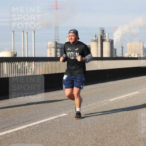 03.10.2025 - Köhlbrandbrückenlauf Lena Gebhardt http://msf.ph/oto/9135804 03.10.2025 09:53:47 Position 2  meine-sportfotos.de