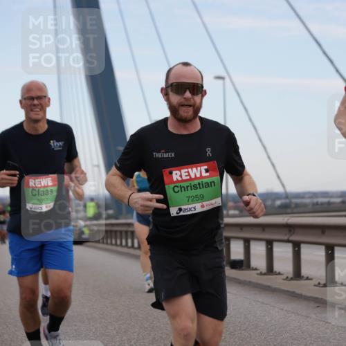 03.10.2025 - Köhlbrandbrückenlauf Jannik Wohlers http://msf.ph/oto/9135811 03.10.2025 15:24:21 Position 1 7057, 7259, 73 meine-sportfotos.de