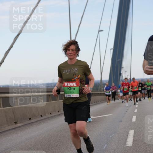 03.10.2025 - Köhlbrandbrückenlauf Jannik Wohlers http://msf.ph/oto/9135820 03.10.2025 15:24:21 Position 1 2025, 7213, 7057 meine-sportfotos.de