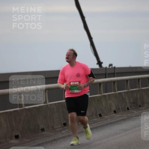 03.10.2025 - Köhlbrandbrückenlauf Jannik Wohlers http://msf.ph/oto/9135823 03.10.2025 16:06:42 Position 1 8470 meine-sportfotos.de