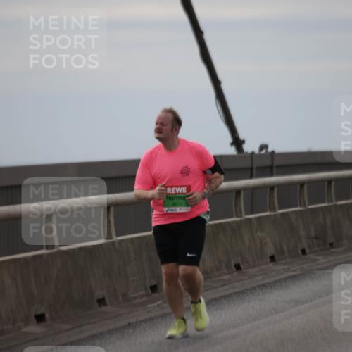 03.10.2025 - Köhlbrandbrückenlauf Jannik Wohlers http://msf.ph/oto/9135826 03.10.2025 16:06:42 Position 1 8470 meine-sportfotos.de
