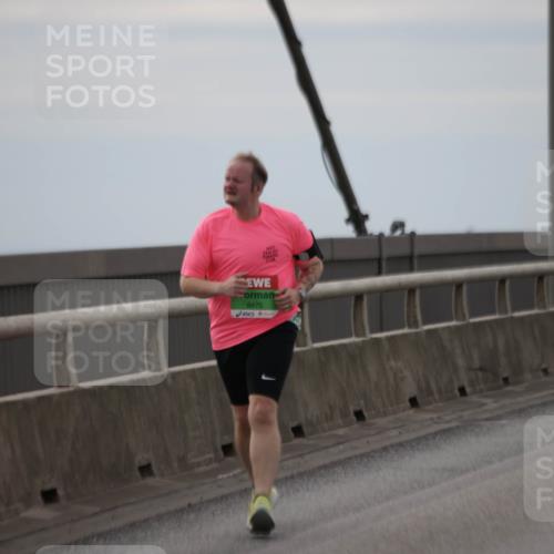 03.10.2025 - Köhlbrandbrückenlauf Jannik Wohlers http://msf.ph/oto/9135836 03.10.2025 16:06:42 Position 1 8470 meine-sportfotos.de