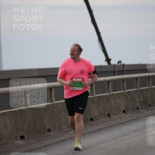 03.10.2025 - Köhlbrandbrückenlauf Jannik Wohlers http://msf.ph/oto/9135845 03.10.2025 16:06:42 Position 1 8470 meine-sportfotos.de