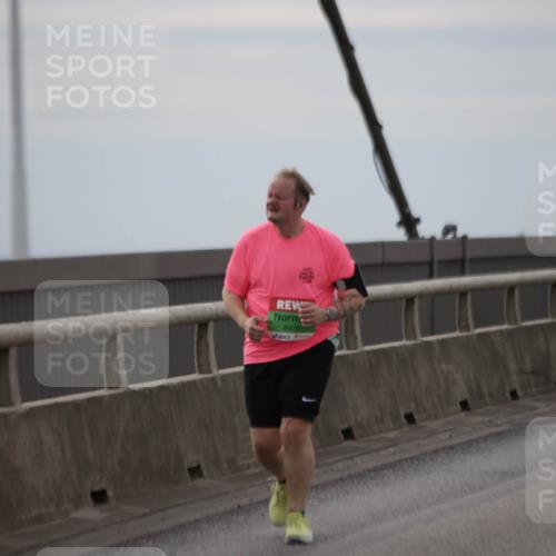 03.10.2025 - Köhlbrandbrückenlauf Jannik Wohlers http://msf.ph/oto/9135850 03.10.2025 16:06:42 Position 1 8470 meine-sportfotos.de