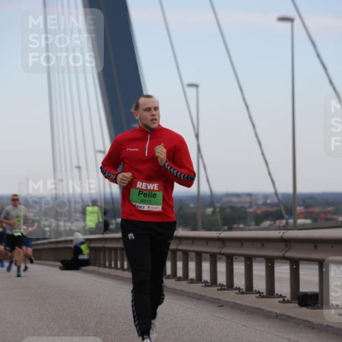 03.10.2025 - Köhlbrandbrückenlauf Jannik Wohlers http://msf.ph/oto/9135891 03.10.2025 15:24:24 Position 1 8915 meine-sportfotos.de