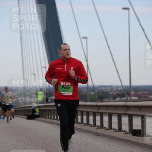 03.10.2025 - Köhlbrandbrückenlauf Jannik Wohlers http://msf.ph/oto/9135895 03.10.2025 15:24:24 Position 1 8915 meine-sportfotos.de