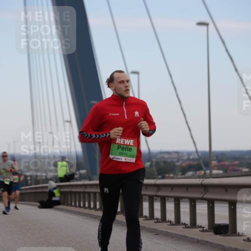 03.10.2025 - Köhlbrandbrückenlauf Jannik Wohlers http://msf.ph/oto/9135913 03.10.2025 15:24:24 Position 1 8915 meine-sportfotos.de