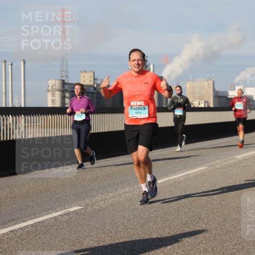 03.10.2025 - Köhlbrandbrückenlauf Lena Gebhardt http://msf.ph/oto/9135937 03.10.2025 09:53:55 Position 2 1973 meine-sportfotos.de