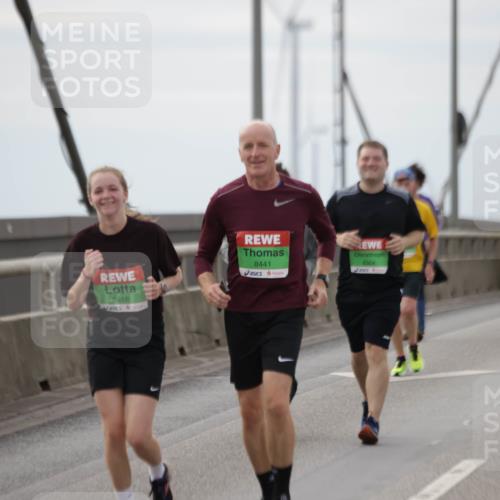 03.10.2025 - Köhlbrandbrückenlauf Jannik Wohlers http://msf.ph/oto/9135958 03.10.2025 16:06:49 Position 1 8416, 8441, 8304 meine-sportfotos.de