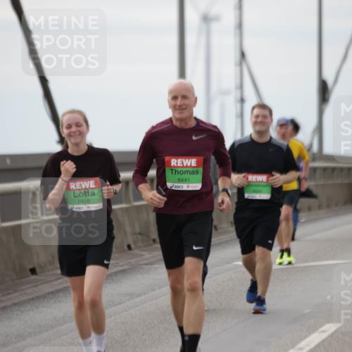 03.10.2025 - Köhlbrandbrückenlauf Jannik Wohlers http://msf.ph/oto/9135961 03.10.2025 16:06:49 Position 1 8416, 8441, 8304 meine-sportfotos.de