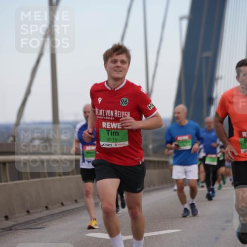 03.10.2025 - Köhlbrandbrückenlauf Jannik Wohlers http://msf.ph/oto/9135999 03.10.2025 15:24:27 Position 1 96, 9115, 8886 meine-sportfotos.de
