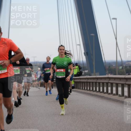 03.10.2025 - Köhlbrandbrückenlauf Jannik Wohlers http://msf.ph/oto/9136013 03.10.2025 15:24:28 Position 1 8228, 9484, 7455 meine-sportfotos.de