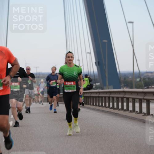 03.10.2025 - Köhlbrandbrückenlauf Jannik Wohlers http://msf.ph/oto/9136020 03.10.2025 15:24:28 Position 1 7455 meine-sportfotos.de