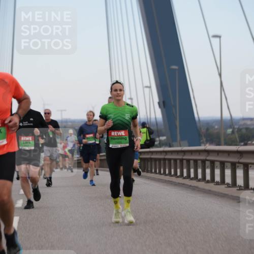 03.10.2025 - Köhlbrandbrückenlauf Jannik Wohlers http://msf.ph/oto/9136027 03.10.2025 15:24:28 Position 1 8886, 7455 meine-sportfotos.de