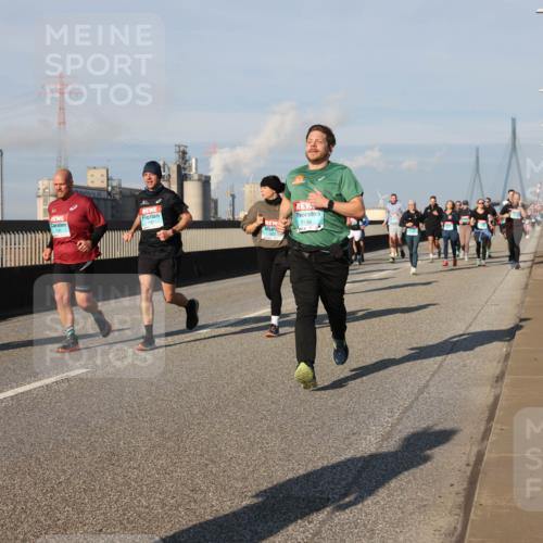 03.10.2025 - Köhlbrandbrückenlauf Lena Gebhardt http://msf.ph/oto/9136029 03.10.2025 09:53:59 Position 2 1534 meine-sportfotos.de