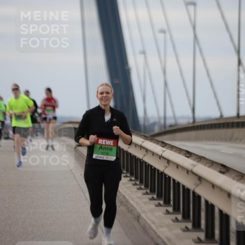 03.10.2025 - Köhlbrandbrückenlauf Jannik Wohlers http://msf.ph/oto/9136037 03.10.2025 16:06:52 Position 1 8278 meine-sportfotos.de
