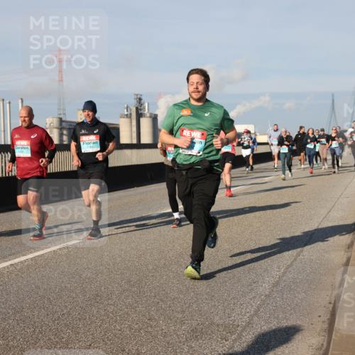 03.10.2025 - Köhlbrandbrückenlauf Lena Gebhardt http://msf.ph/oto/9136038 03.10.2025 09:54:00 Position 2 1181, 1191 meine-sportfotos.de