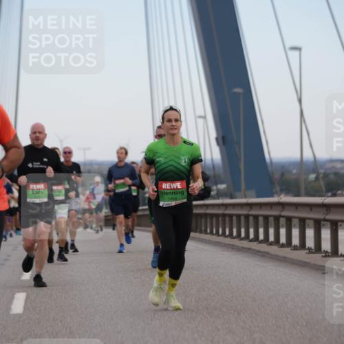 03.10.2025 - Köhlbrandbrückenlauf Jannik Wohlers http://msf.ph/oto/9136055 03.10.2025 15:24:28 Position 1 2226, 7455 meine-sportfotos.de
