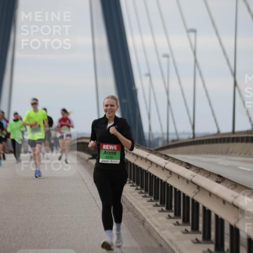 03.10.2025 - Köhlbrandbrückenlauf Jannik Wohlers http://msf.ph/oto/9136062 03.10.2025 16:06:52 Position 1 8278 meine-sportfotos.de