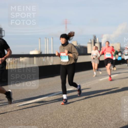 03.10.2025 - Köhlbrandbrückenlauf Lena Gebhardt http://msf.ph/oto/9136073 03.10.2025 09:54:01 Position 2  meine-sportfotos.de