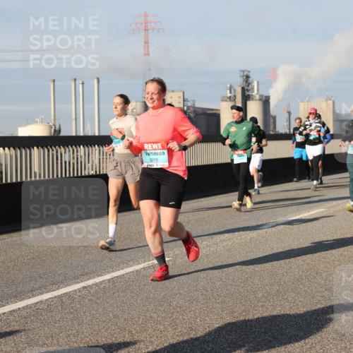 03.10.2025 - Köhlbrandbrückenlauf Lena Gebhardt http://msf.ph/oto/9136100 03.10.2025 09:54:02 Position 2 3210 meine-sportfotos.de