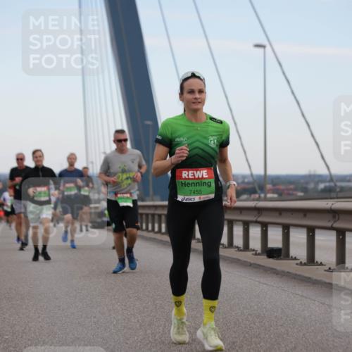 03.10.2025 - Köhlbrandbrückenlauf Jannik Wohlers http://msf.ph/oto/9136104 03.10.2025 15:24:30 Position 1 7455 meine-sportfotos.de
