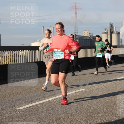 03.10.2025 - Köhlbrandbrückenlauf Lena Gebhardt http://msf.ph/oto/9136107 03.10.2025 09:54:03 Position 2 3210 meine-sportfotos.de