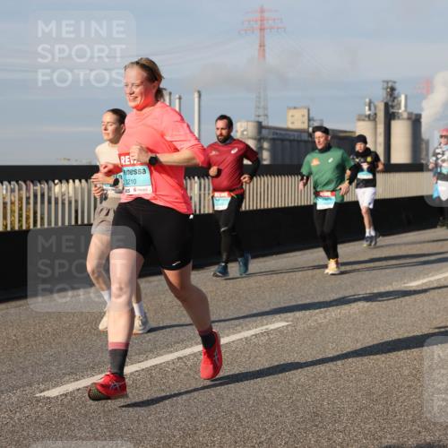 03.10.2025 - Köhlbrandbrückenlauf Lena Gebhardt http://msf.ph/oto/9136111 03.10.2025 09:54:03 Position 2 3210, 3 meine-sportfotos.de