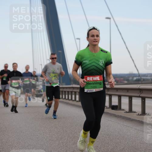 03.10.2025 - Köhlbrandbrückenlauf Jannik Wohlers http://msf.ph/oto/9136135 03.10.2025 15:24:31 Position 1 7455 meine-sportfotos.de