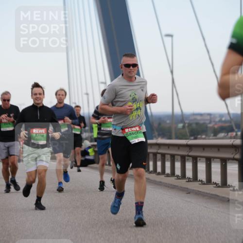 03.10.2025 - Köhlbrandbrückenlauf Jannik Wohlers http://msf.ph/oto/9136141 03.10.2025 15:24:31 Position 1 9489, 7485, 2400 meine-sportfotos.de
