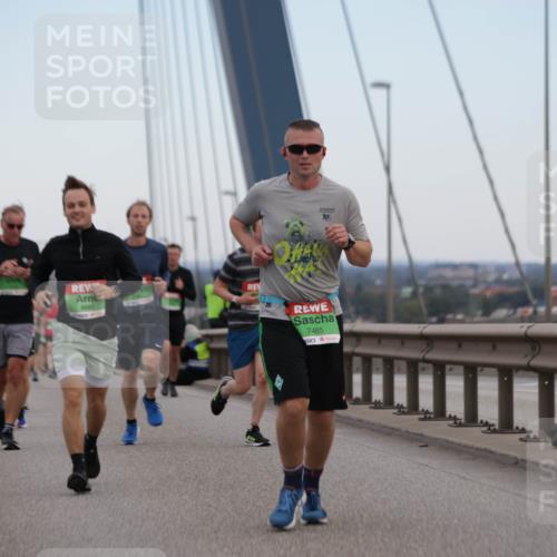 03.10.2025 - Köhlbrandbrückenlauf Jannik Wohlers http://msf.ph/oto/9136163 03.10.2025 15:24:31 Position 1 10, 9489, 7485 meine-sportfotos.de