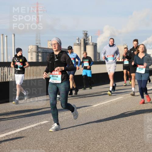 03.10.2025 - Köhlbrandbrückenlauf Lena Gebhardt http://msf.ph/oto/9136164 03.10.2025 09:54:04 Position 2 8238, 1844, 1921 meine-sportfotos.de