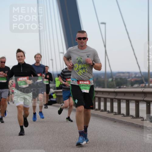 03.10.2025 - Köhlbrandbrückenlauf Jannik Wohlers http://msf.ph/oto/9136168 03.10.2025 15:24:31 Position 1 9489, 19, 7485 meine-sportfotos.de