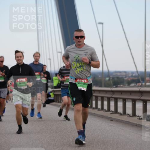 03.10.2025 - Köhlbrandbrückenlauf Jannik Wohlers http://msf.ph/oto/9136173 03.10.2025 15:24:32 Position 1 10, 9489, 7485 meine-sportfotos.de