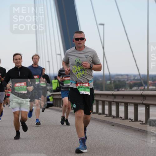 03.10.2025 - Köhlbrandbrückenlauf Jannik Wohlers http://msf.ph/oto/9136179 03.10.2025 15:24:32 Position 1 19, 9489, 7485 meine-sportfotos.de
