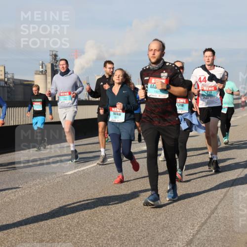 03.10.2025 - Köhlbrandbrückenlauf Lena Gebhardt http://msf.ph/oto/9136182 03.10.2025 09:54:05 Position 2 3124, 3781, 1327, 1, 1921, 1331, 44 meine-sportfotos.de