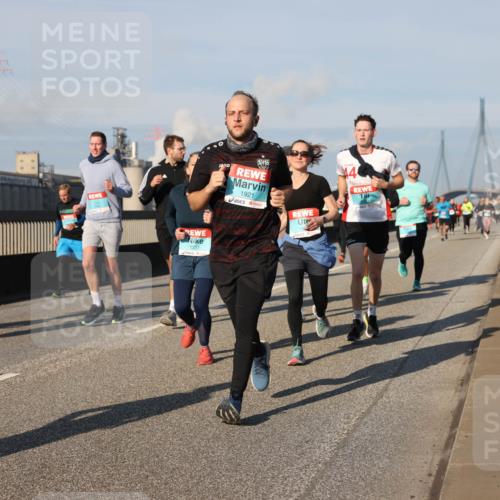 03.10.2025 - Köhlbrandbrückenlauf Lena Gebhardt http://msf.ph/oto/9136188 03.10.2025 09:54:06 Position 2 1327, 1921 meine-sportfotos.de