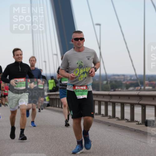 03.10.2025 - Köhlbrandbrückenlauf Jannik Wohlers http://msf.ph/oto/9136198 03.10.2025 15:24:32 Position 1 9489, 7485, 10 meine-sportfotos.de