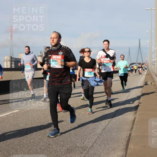 03.10.2025 - Köhlbrandbrückenlauf Lena Gebhardt http://msf.ph/oto/9136204 03.10.2025 09:54:06 Position 2 192, 1331, 44 meine-sportfotos.de