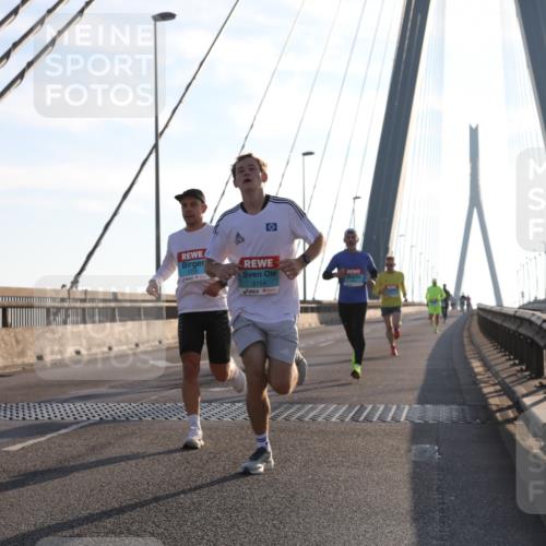 03.10.2025 - Köhlbrandbrückenlauf Yannick Fuchs http://msf.ph/oto/9136213 03.10.2025 08:20:02 Position 2 2176, 3154 meine-sportfotos.de