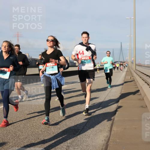 03.10.2025 - Köhlbrandbrückenlauf Lena Gebhardt http://msf.ph/oto/9136231 03.10.2025 09:54:07 Position 2 1, 1331, 44, 9 meine-sportfotos.de