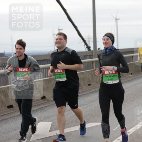 03.10.2025 - Köhlbrandbrückenlauf Jannik Wohlers http://msf.ph/oto/9136233 03.10.2025 16:06:56 Position 1 8521, 8304, 8486 meine-sportfotos.de