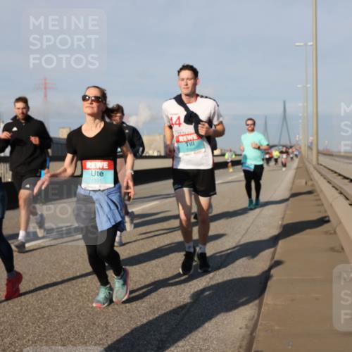03.10.2025 - Köhlbrandbrückenlauf Lena Gebhardt http://msf.ph/oto/9136237 03.10.2025 09:54:07 Position 2 1331, 4, 115 meine-sportfotos.de